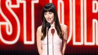 Gaya Dakota Johnson Pakai 'Naked Dress' Versi Lebih 'Demure' di MTV VMA 2026
