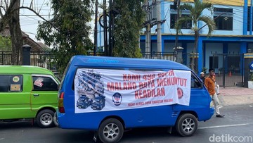 Sopir Angkot Geruduk Kantor Dishub Kota Malang