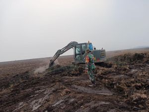 Bantuan Alat Berat dari Presiden Dipakai untuk Bikin Kanal di OKI dan Ogan Ilir