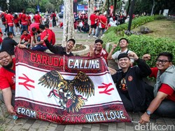 Euforia suporter mulai terasa di kawasan Stadion Utama Gelora Bung Karno (SUGBK), Jakarta, Senin (28/9/2026). 