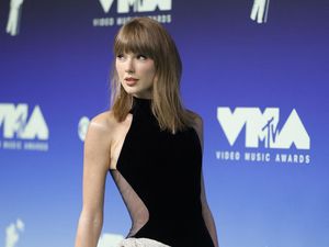 Taylor Swift Tribute pada Dolly Parton Usai Menang MTV VMAs 2026