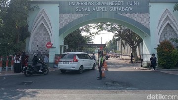 Gerbang UINSA Akhirnya Dibuka Usai Disegel Mahasiswa