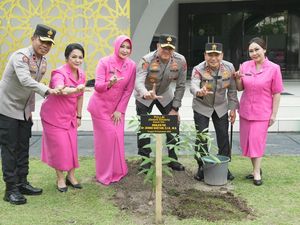 Lepas Brigjen Hengki, Kapolda Riau Titipkan Semangat Green Policing Diteruskan