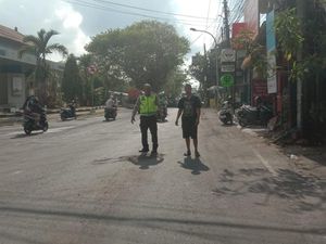 Gagal Nyalip, Pemotor Tewas Terlindas Truk di Jalan Kampus Unud Jimbaran