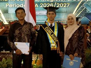 Tempuh 1.900 Km, Anak Pegawai Bengkel Jadi Lulusan Terbaik Teknik Pertambangan UPNVY