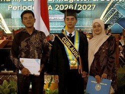 Tempuh 1.900 Km, Anak Pegawai Bengkel Jadi Lulusan Terbaik Teknik Pertambangan UPNVY