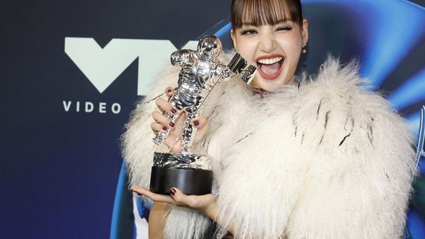 Rekor! Lisa BLACKPINK Solois Asia Pertama di MTV VMAs 2026