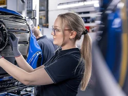 Mercedes-Benz Krisis, 2 Pabrik Terancam Tutup!