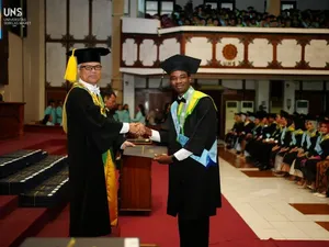 Mustapha Wisudawan UNS Asal Nigeria Ternyata Juara Pidato Bahasa Indonesia