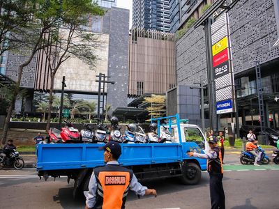 Parkir Liar di Senopati Ditertibkan, Puluhan Kendaraan Diangkut