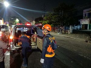 Pemotor Aerox Tewas Setelah Tabrak Dump Truk di Sukolilo Surabaya