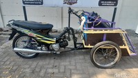 Modal Palu dan Obeng, Tukang Becak Motor Surabaya Curi Besi Trotoar