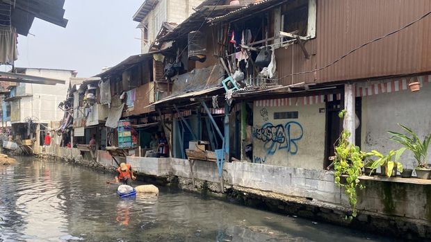 Gubernur DKI Jakarta Pramono Anung ungkap rencana penataan kawasan Anak Kali Krukut yang ditargetkan selesai tahun 2028. Hal ini ia sampaikan ketika meninjau pengerukan Anak Kali Krukut di Kebon Kacang, Tanah Abang, Jakarta Pusat.