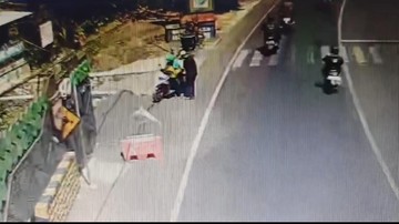 Terekam CCTV, Pedagang Es Krim di Kota Batu Ditipu-Motor Dibawa Kabur