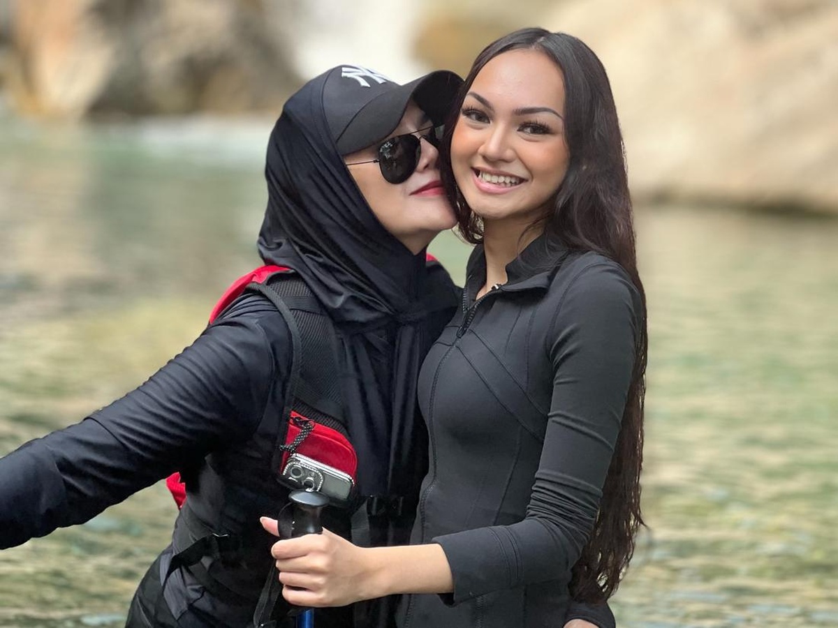 Quality Time di Curug Sentul, Sarita Abdul Mukti Ajak Shabina Mecca