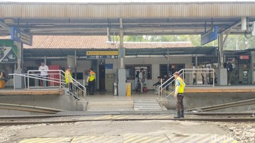 Cerita dari Dekat Saat Penumpang Lahiran dalam KRL di Stasiun Rawabuntu
