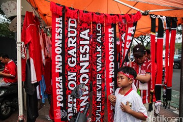 Timnas Day Bawa Berkah, Pedagang Atribut di GBK Panen Cuan