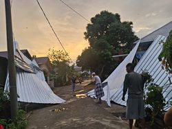 7 Rumah di Mamuju Rusak Diterjang Angin Kencang Disertai Hujan
