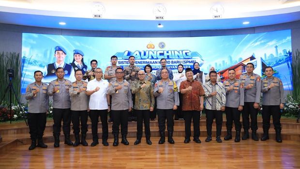 Wakil Kepala Kepolisian Negara Republik Indonesia (Wakapolri) Komjen Pol. Prof. Dr. Dedi Prasetyo mengajak putra-putri terbaik Indonesia mengikuti Sistem Penerimaan Murid Baru (SPMB) Angkatan Ketiga SMA Kemala Taruna Bhayangkara (SMA KTB) Tahun Ajaran 2027/2028.