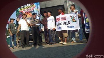 Warga Tulungagung Gelar Demo Tolak Pendirian Outlet Minuman Keras