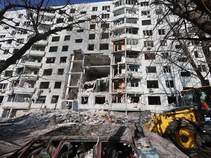 Apartemen di Kharkiv Rusak Parah Dihantam Rudal Rusia