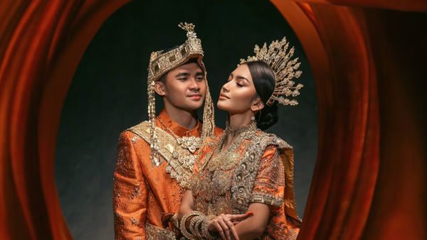 Potret Prewedding Asnawi Mangkualam & Yuriska Patricia, Serasi Berbusana Adat