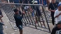Kerusuhan dan Penjarahan Besi Lapangan Warnai Final Bupati Cup di Pasuruan