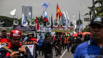 Buruh Gelar Aksi di Depan DPR, Kawal RUU Perlindungan Ketenagakerjaan
