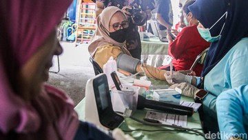 Cegah Penularan TBC, Warga Gambir Jalani Skrining dan Cek Kesehatan Gratis