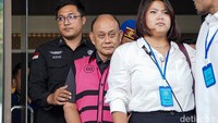 Diborgol! Eks Kepala BGN Dadan Hindayana Cs Digiring ke Mobil Tahanan