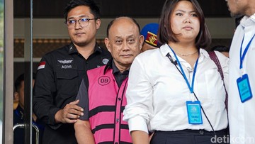 Diborgol! Eks Kepala BGN Dadan Hindayana Cs Digiring ke Mobil Tahanan