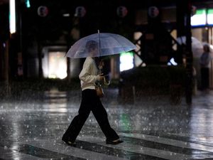 Tokyo Diguyur Hujan Selama 34 Hari Berturut-turut, Jadi Rekor Terpanjang