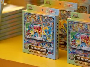 Set Futuristic Rare Kartu Pokemon Diserbu Penggemarnya