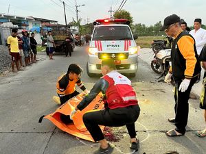 Pemotor di Mojokerto Tewas Tabrak Pikap Tetangga yang Parkir Ngawur