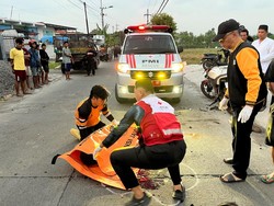 Pemotor di Mojokerto Tewas Tabrak Pikap Tetangga yang Parkir Ngawur