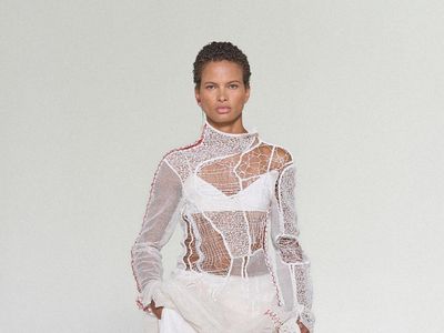 Foto: Bottega Veneta Spring-Summer 2027, Transisi yang Lebih Ringan dan Bebas