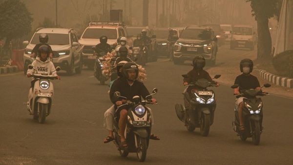 Begini Potret Kabut Asap di Palangka Raya, Jarak Pandangnya Hanya 200 Meter