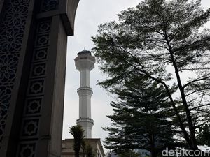 Ironi Menara Masjid Agung Bandung, Megah tapi Mati Suri