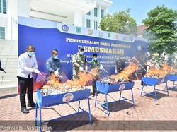 Pemkab Pasuruan & Bea Cukai Musnahkan Rokok-Miras Ilegal Senilai Rp9,3 M