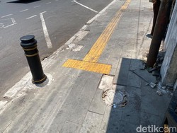 Penampakan Trotoar Surabaya Usai 14 Besi Pembatas Dicuri Tukang Bentor