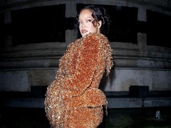 Rihanna Disebut Bikin Fashion Show Dior Telat 1 Jam, Ini Responsnya