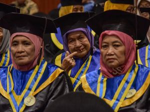 Semangat Tak Kenal Usia, 70 Lansia di Palu Ikuti Wisuda