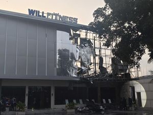 Gym di Denpasar Terbakar, Ledakan Bertubi-tubi lalu Muncul Api