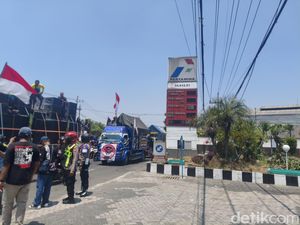 Demo Ratusan Sopir Truk Towing-Fuso di Surabaya, Ini Tuntutannya