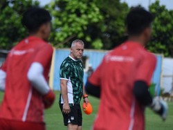 Cedera, Pelatih Kiper Persib Mario Jozic Pulang ke Kroasia