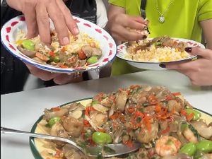 Bikin Ngiler! 5 Masakan Farida Nurhan, Ada Oseng Jamur Bakso Viral