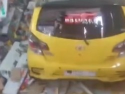 Viral Mobil Nyelonong Masuk Minimarket di Tengaran Semarang