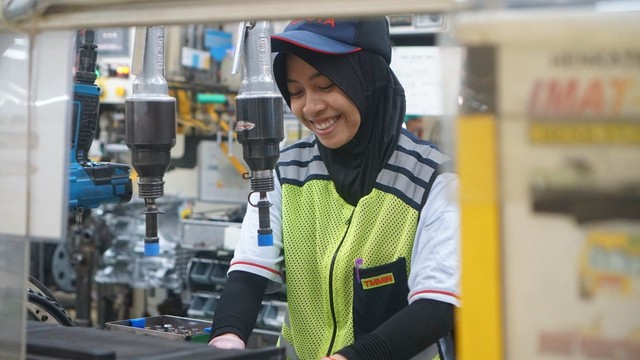 Pabrik Toyota di Karawang Pekerjakan 200 Wanita