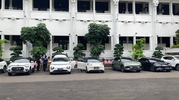 Pemkot Surabaya Perpanjang Sewa Mobil Listrik hingga 2027
