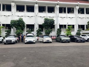 Pemkot Surabaya Perpanjang Sewa Mobil Listrik hingga 2027